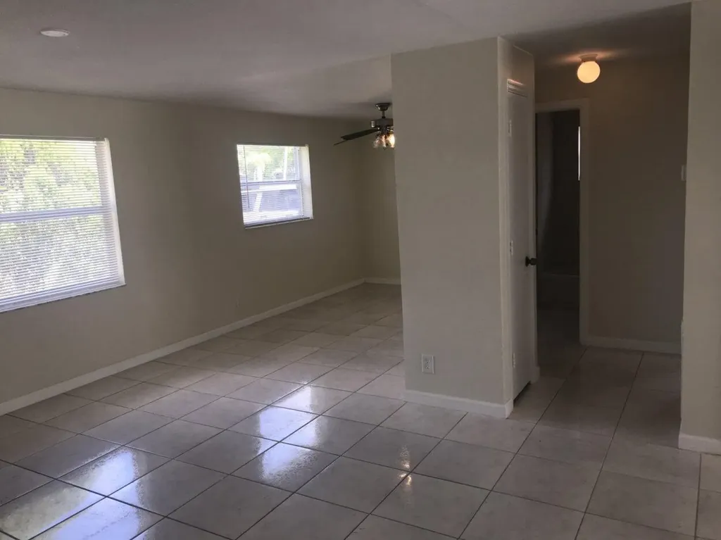 5320 Harriet Place West Palm Beach FL 33407