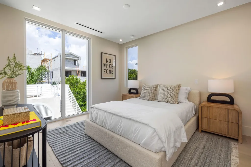 816 Palm Trail Delray Beach FL 33483