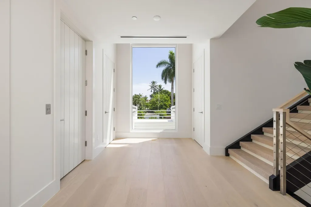 816 Palm Trail Delray Beach FL 33483