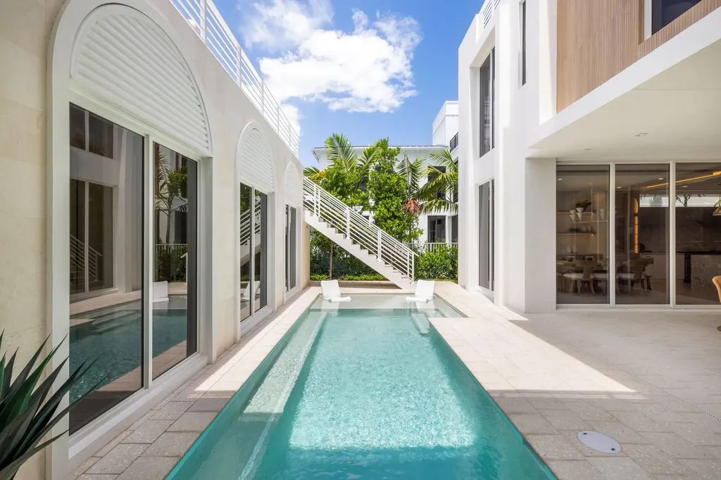 816 Palm Trail Delray Beach FL 33483