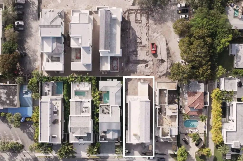 816 Palm Trail Delray Beach FL 33483