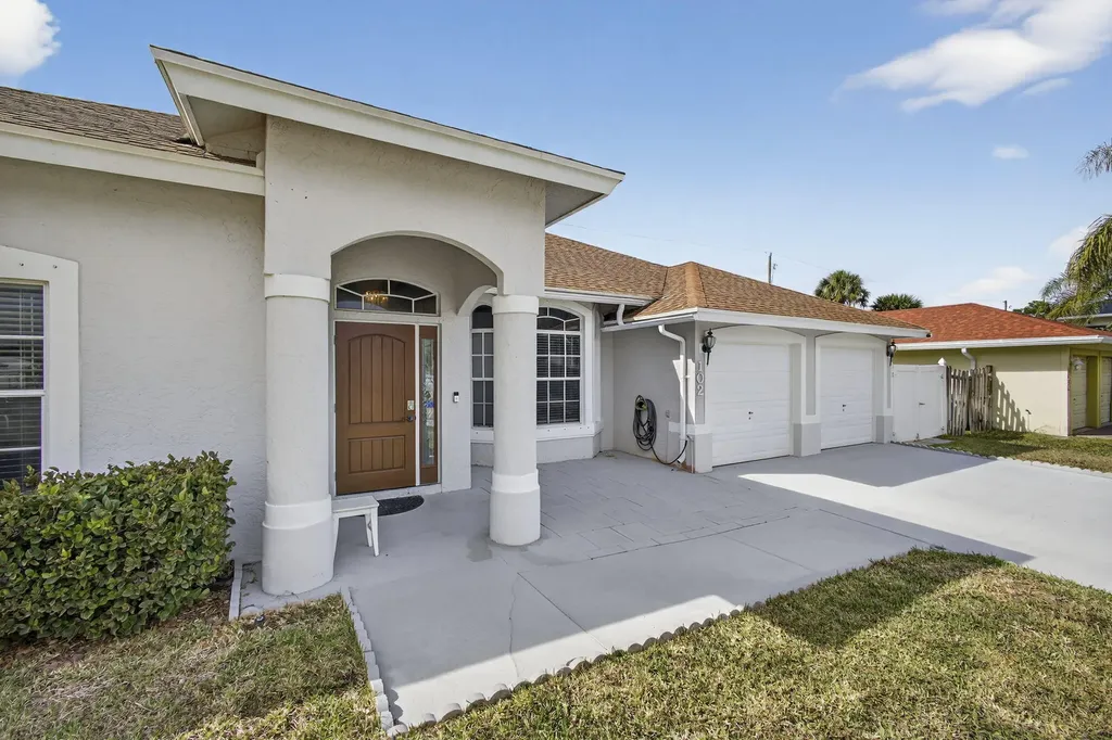 102 Brook Woode Court Royal Palm Beach FL 33411