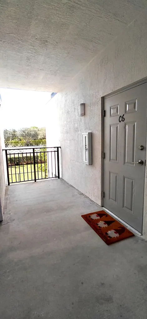 9052 Gulf Run Way Lake Worth FL 33467