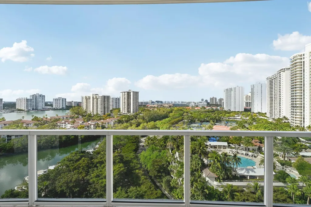 4100 Island Boulevard Aventura FL 33160