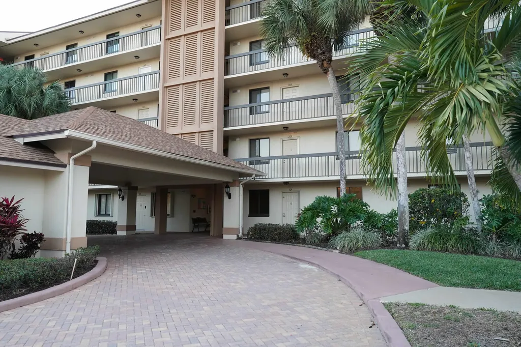 2101 Marina Isle Way Jupiter FL 33477
