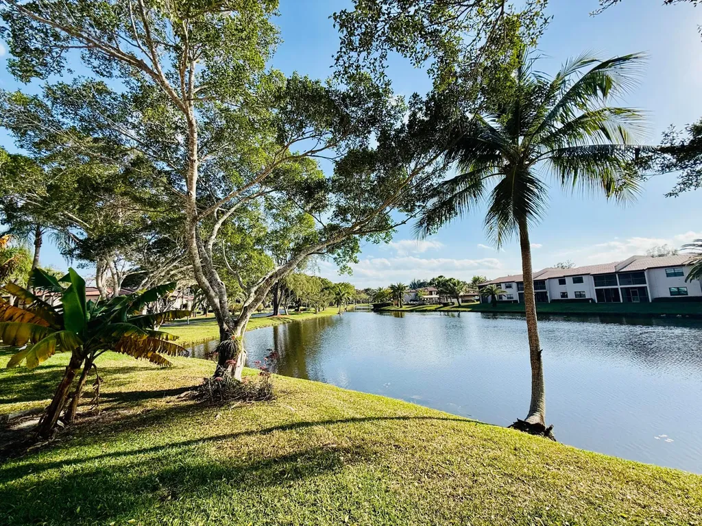 9261 Vista Del Lago Boca Raton FL 33428