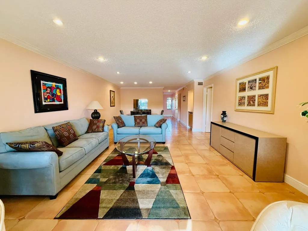 9261 Vista Del Lago Boca Raton FL 33428