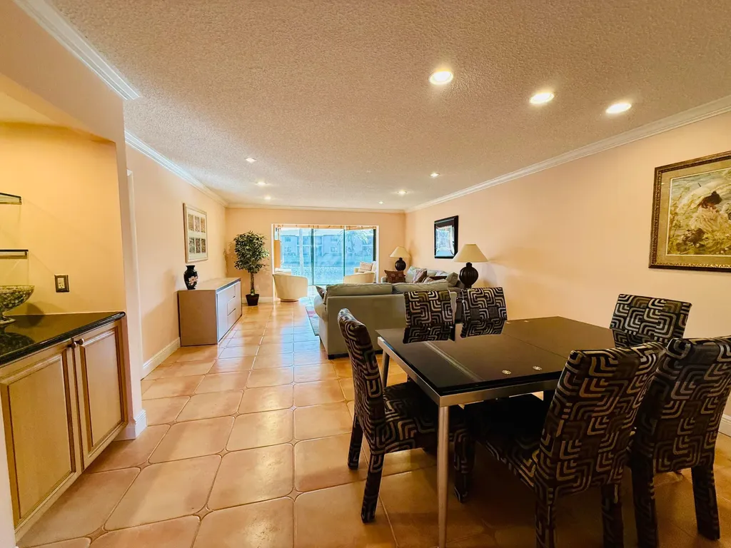9261 Vista Del Lago Boca Raton FL 33428