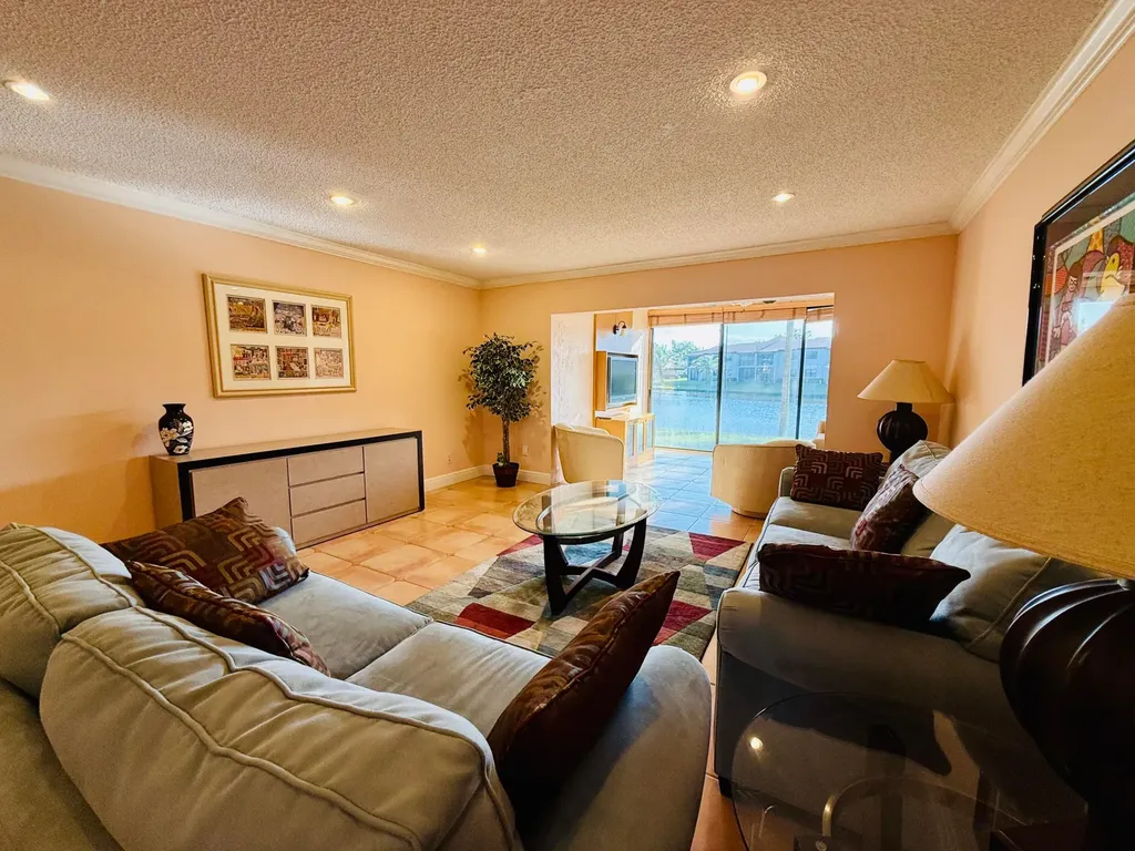 9261 Vista Del Lago Boca Raton FL 33428