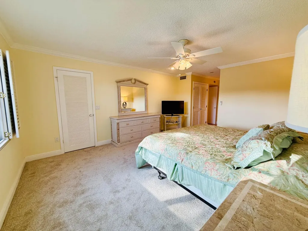 9261 Vista Del Lago Boca Raton FL 33428
