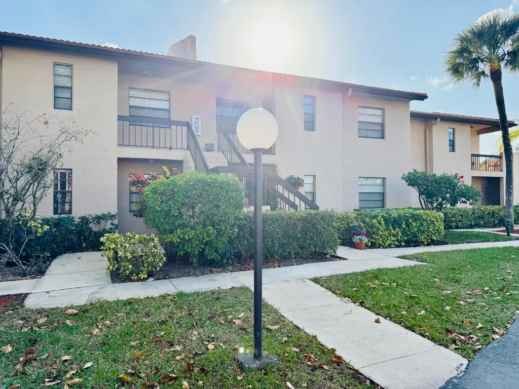 9261 Vista Del Lago Boca Raton FL 33428