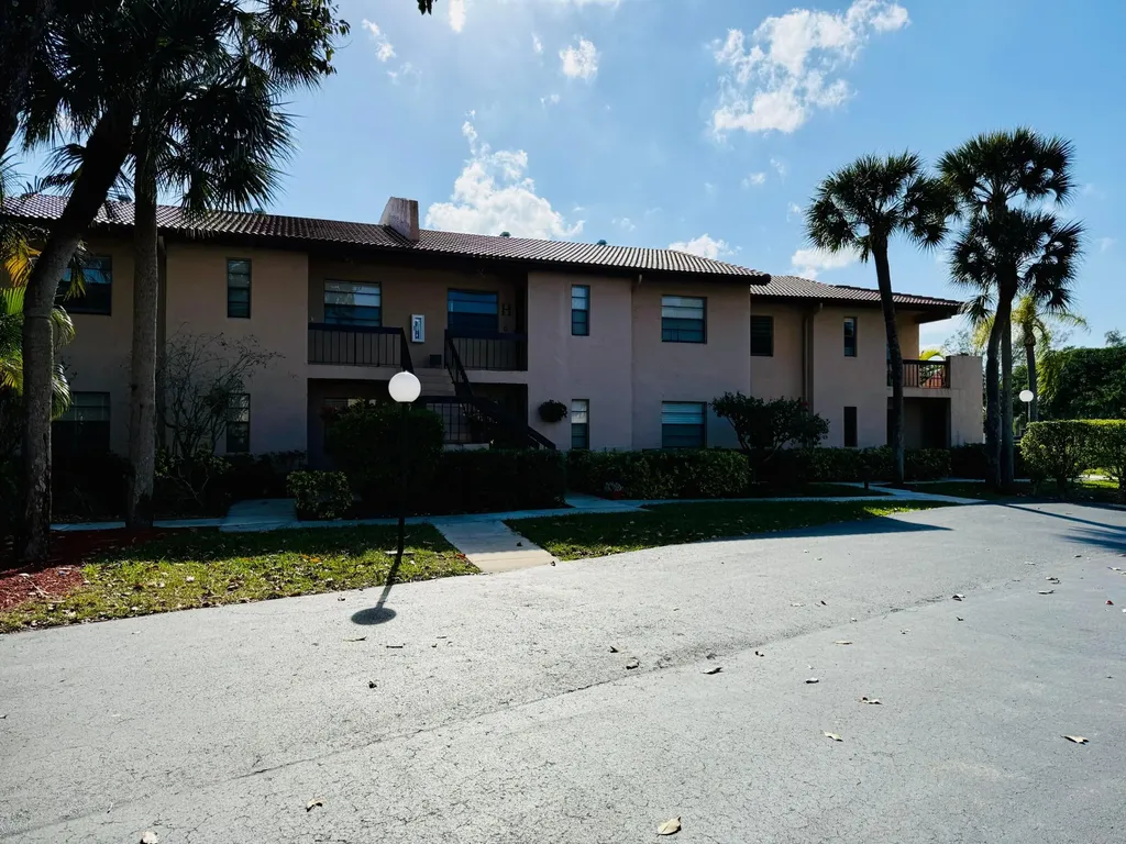 9261 Vista Del Lago Boca Raton FL 33428