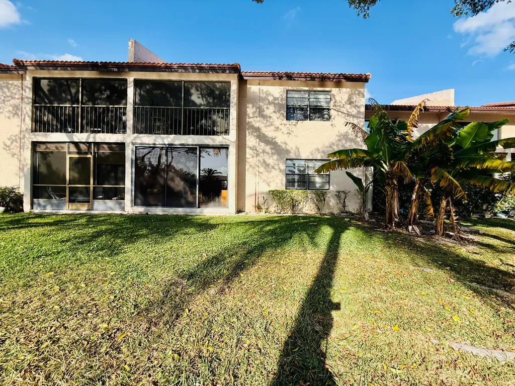 9261 Vista Del Lago Boca Raton FL 33428