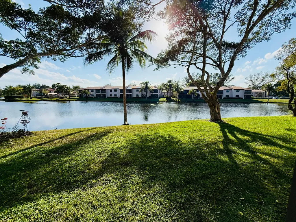9261 Vista Del Lago Boca Raton FL 33428