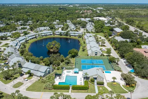 933 NE Sandalwood Place Jensen Beach FL 34957