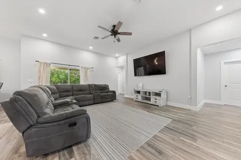 5244 NW E Piper Circle Port St Lucie FL 34986