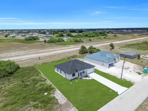 9035 W Broad Circle Labelle FL 33935