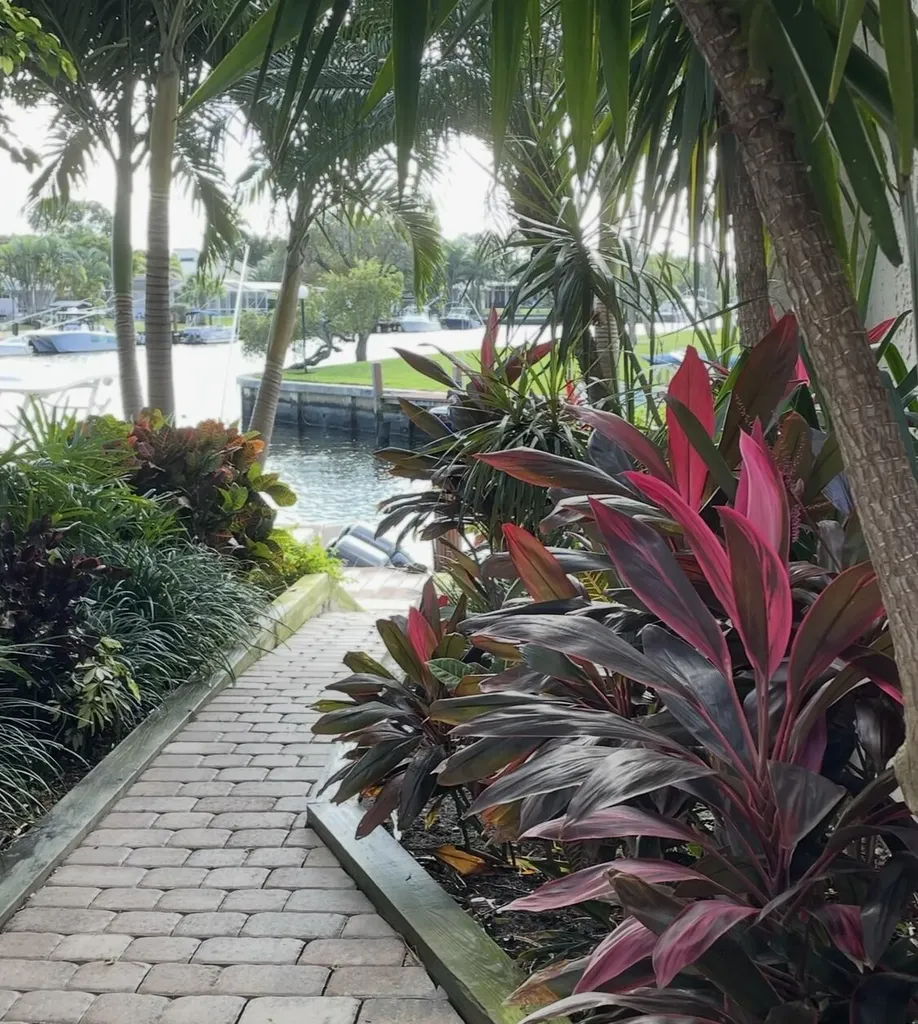 7 Royal Palm Way Boca Raton FL 33432