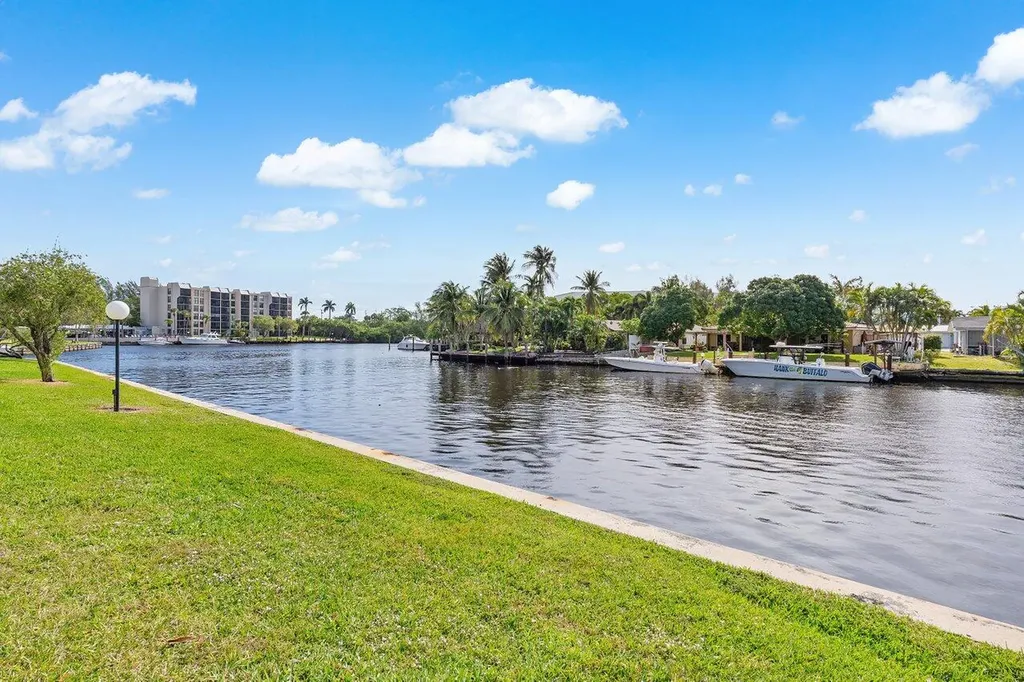 7 Royal Palm Way Boca Raton FL 33432