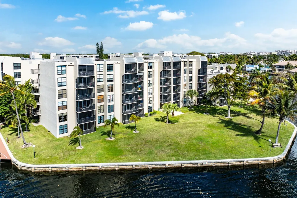 7 Royal Palm Way Boca Raton FL 33432