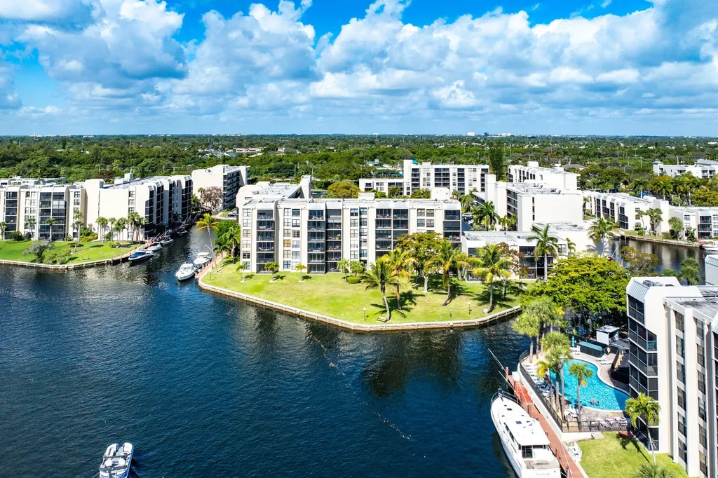 7 Royal Palm Way Boca Raton FL 33432