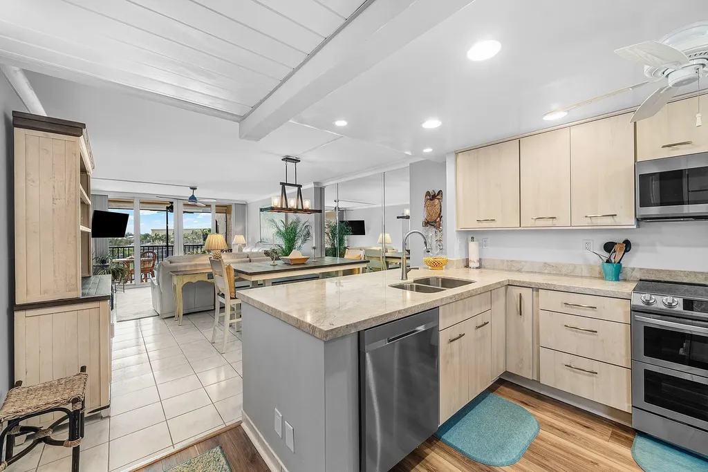 7 Royal Palm Way Boca Raton FL 33432