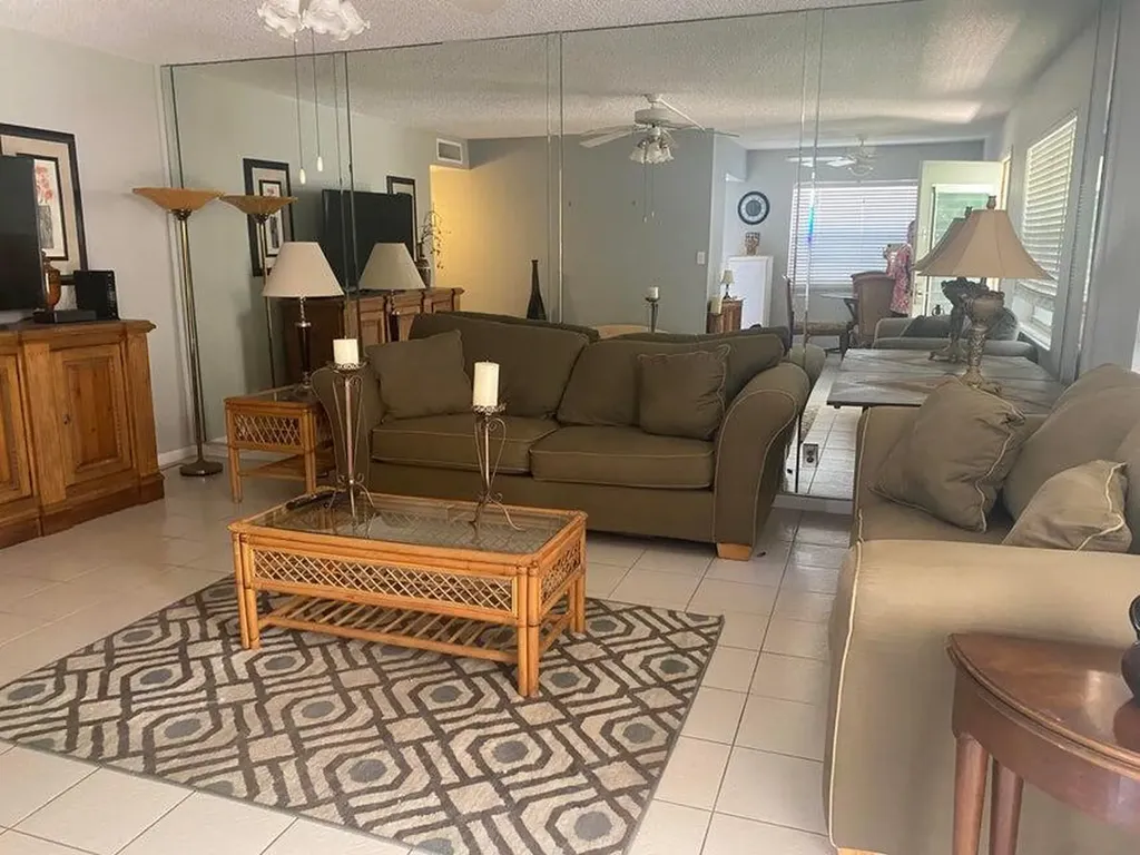 542 Normandy L Delray Beach FL 33484