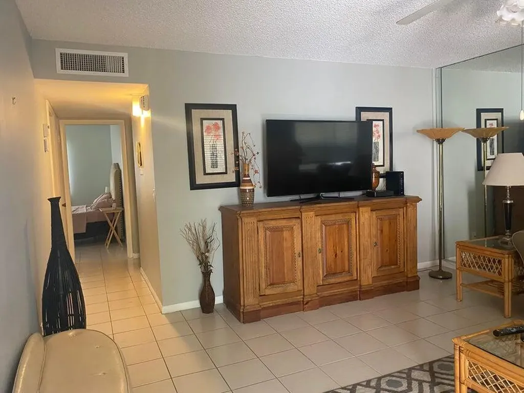 542 Normandy L Delray Beach FL 33484