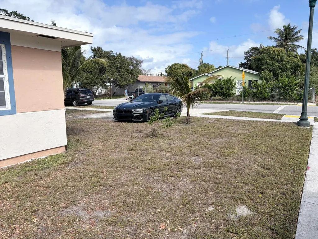 213 SE 9th Street Delray Beach FL 33483