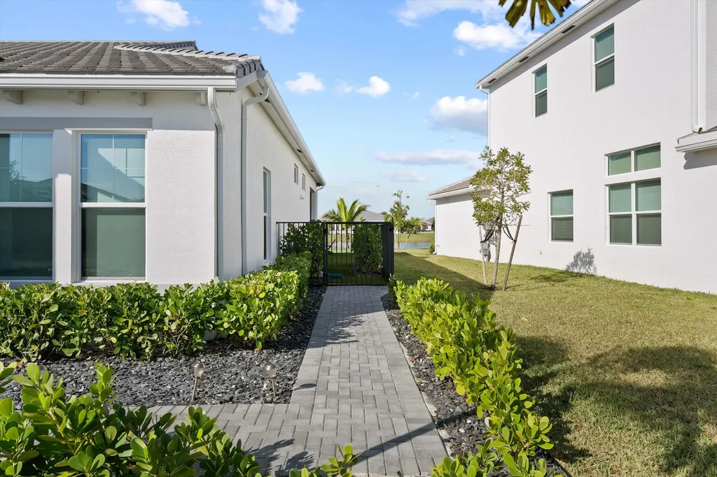 4727 Estates Circle Westlake FL 33470