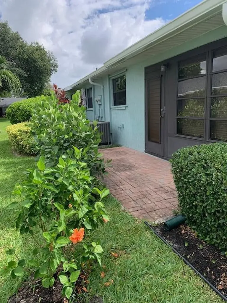 9860 Pecan Tree Drive Boynton Beach FL 33436