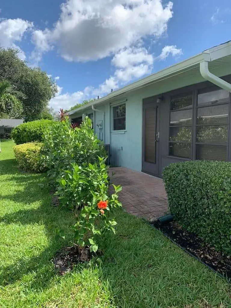 9860 Pecan Tree Drive Boynton Beach FL 33436