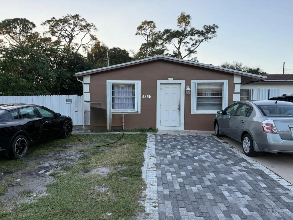 4865 Dell Avenue Lake Worth FL 33461