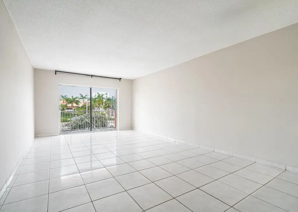 2200 E Hallandale Beach Boulevard Hallandale Beach FL 33009