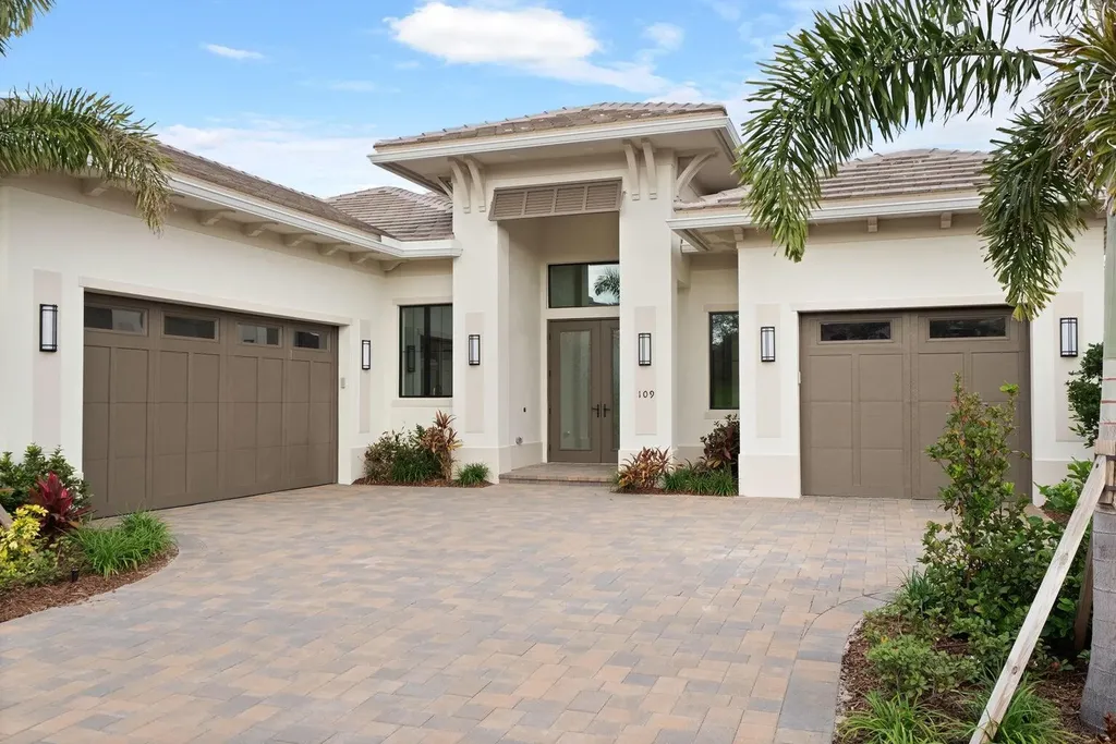 109 SE Via Verona Port St Lucie FL 34984