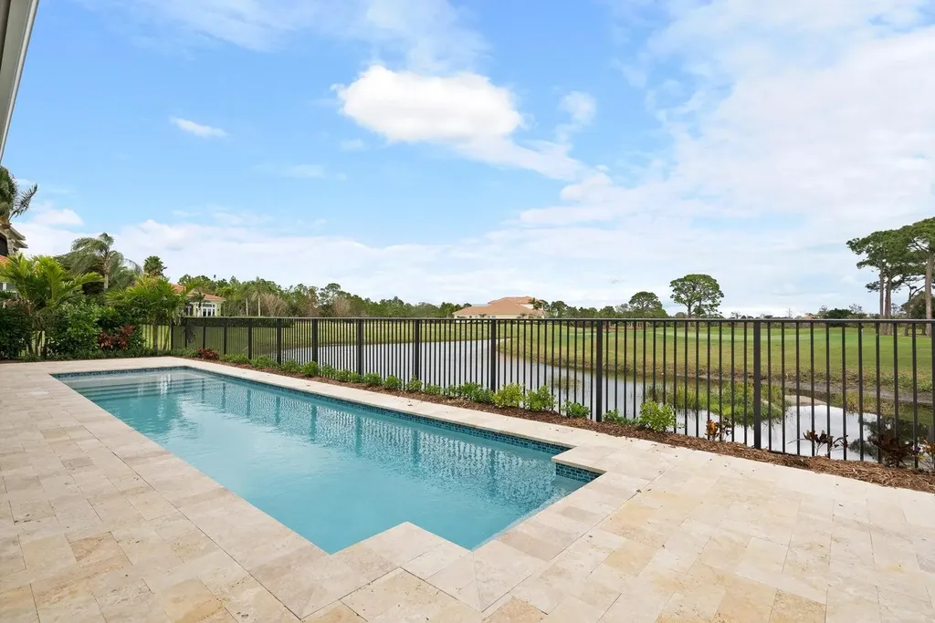 109 SE Via Verona Port St Lucie FL 34984