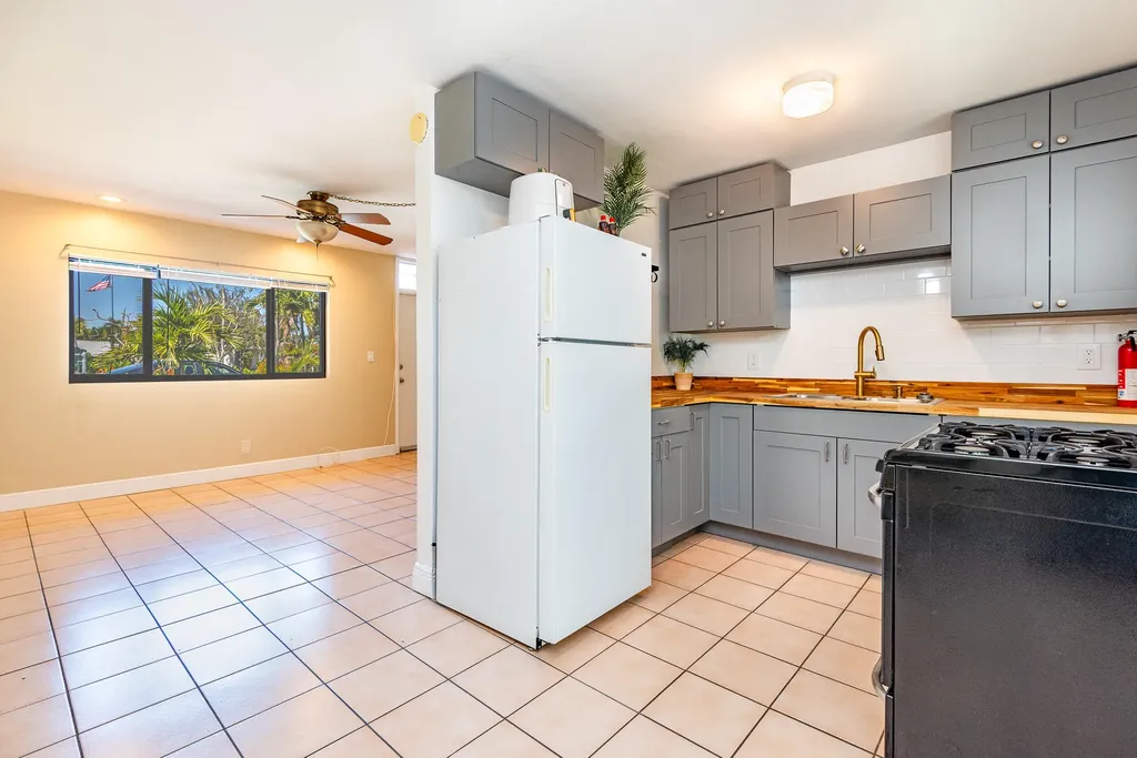 354 Manchester Street Boca Raton FL 33487