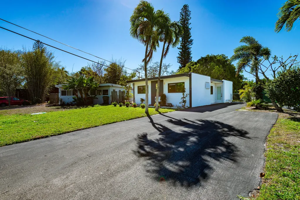 354 Manchester Street Boca Raton FL 33487
