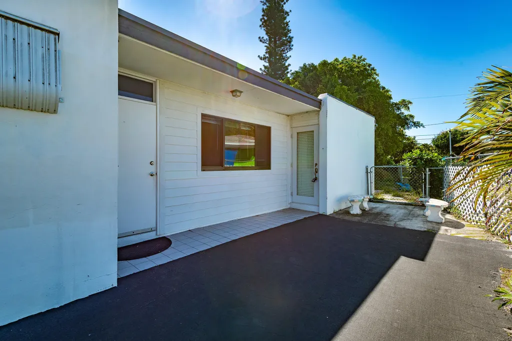 354 Manchester Street Boca Raton FL 33487