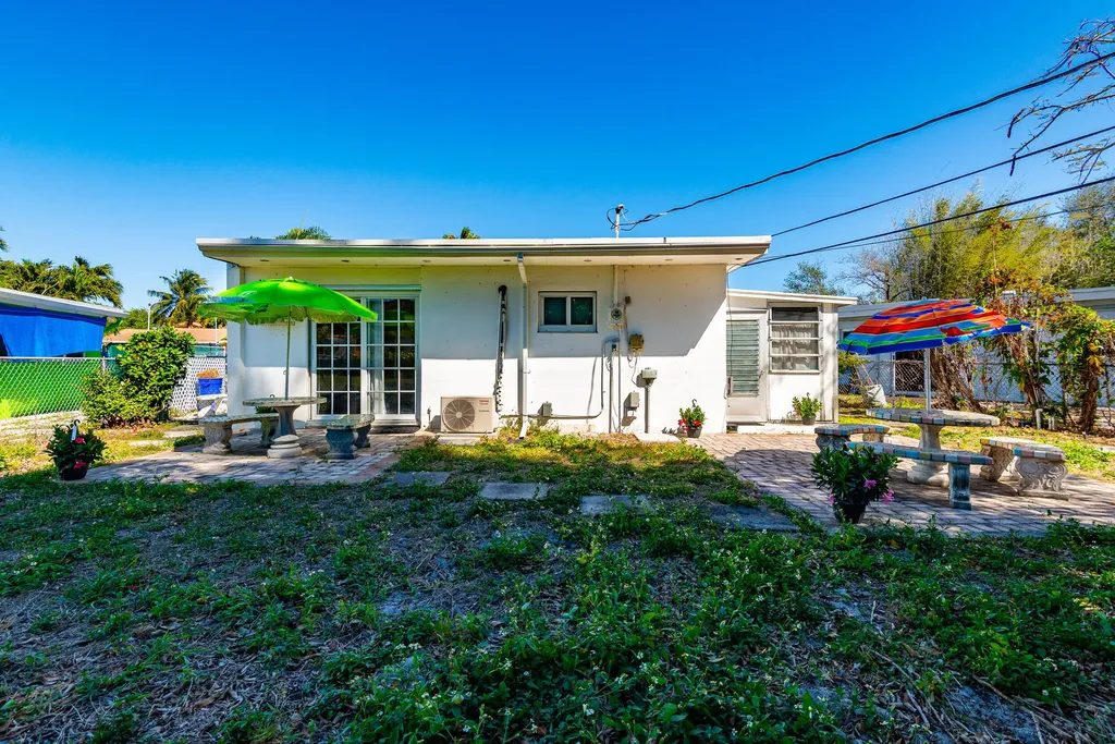 354 Manchester Street Boca Raton FL 33487