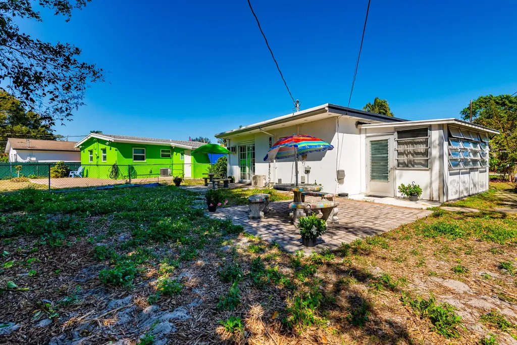 354 Manchester Street Boca Raton FL 33487