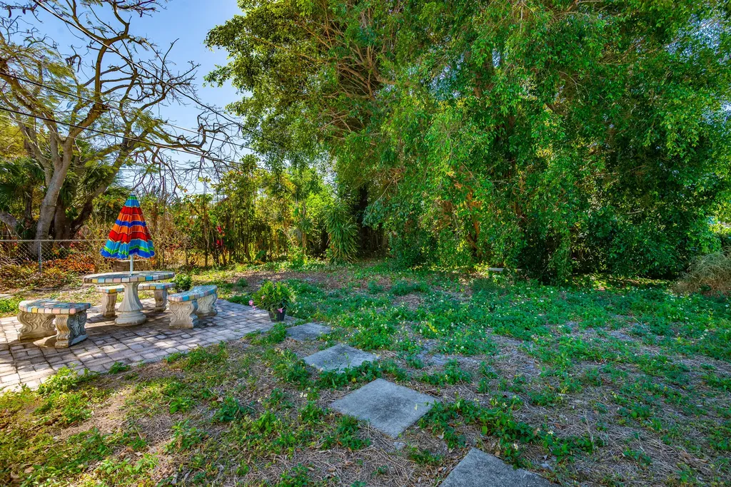 354 Manchester Street Boca Raton FL 33487