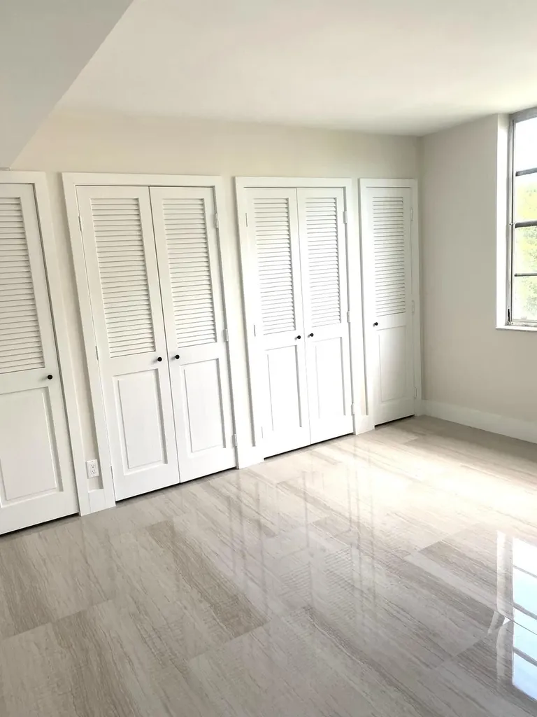 3960 Oaks Clubhouse Drive Pompano Beach FL 33069