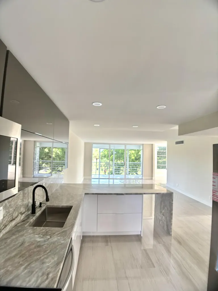 3960 Oaks Clubhouse Drive Pompano Beach FL 33069