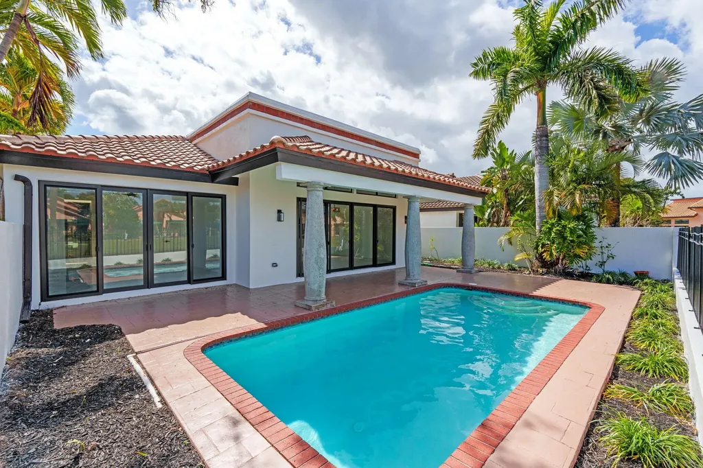 6567 Via Benita Boca Raton FL 33433