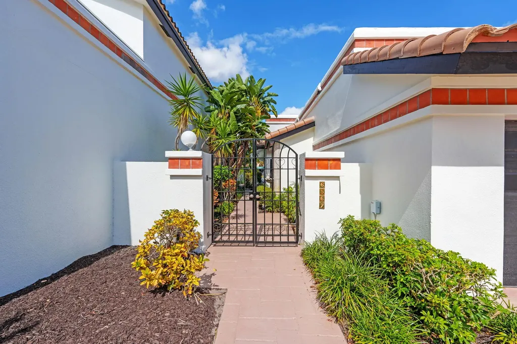 6567 Via Benita Boca Raton FL 33433
