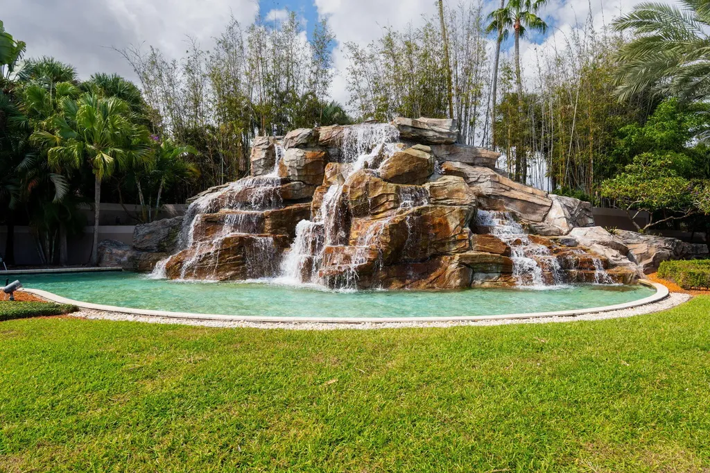 6567 Via Benita Boca Raton FL 33433