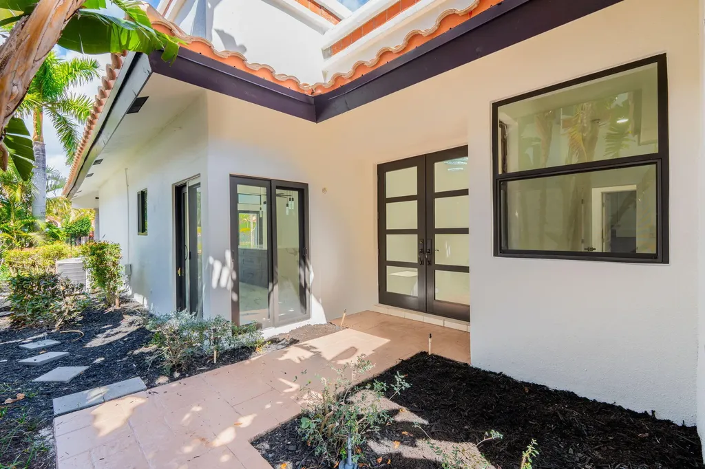 6567 Via Benita Boca Raton FL 33433