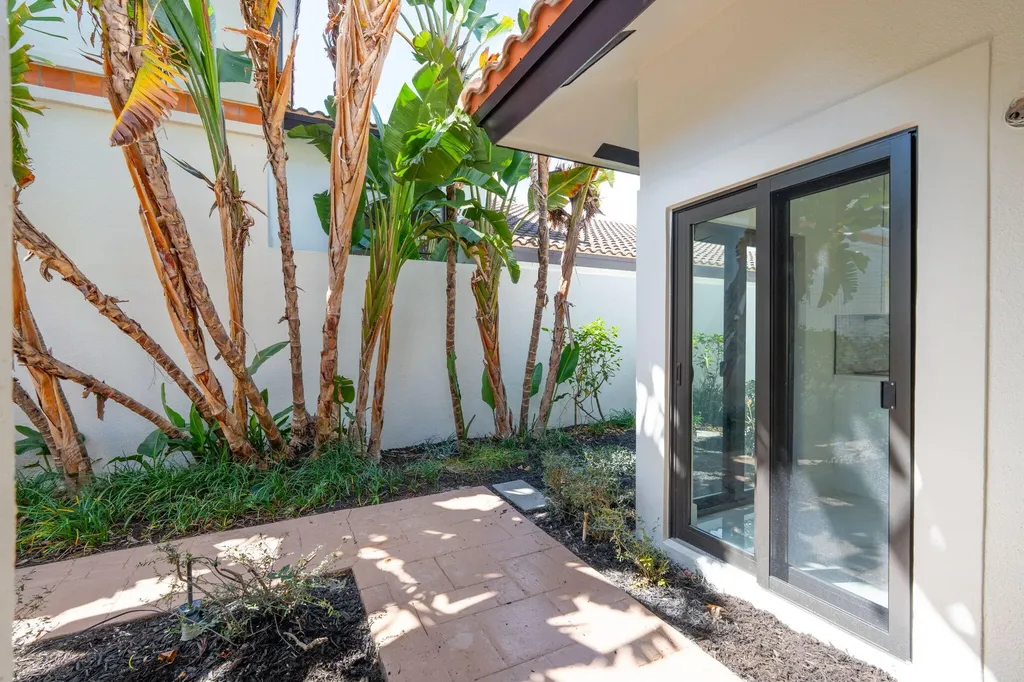 6567 Via Benita Boca Raton FL 33433