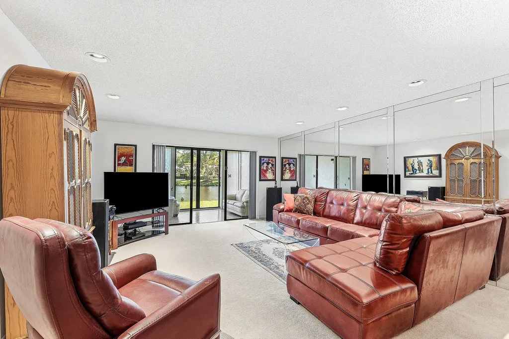 9283 Vista Del Lago Boca Raton FL 33428